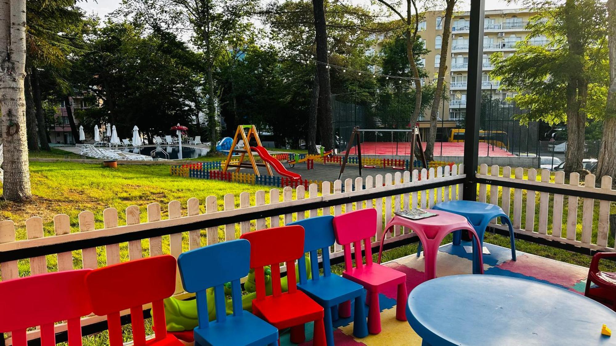 Queen Nelly Park Kiten  Luaran gambar